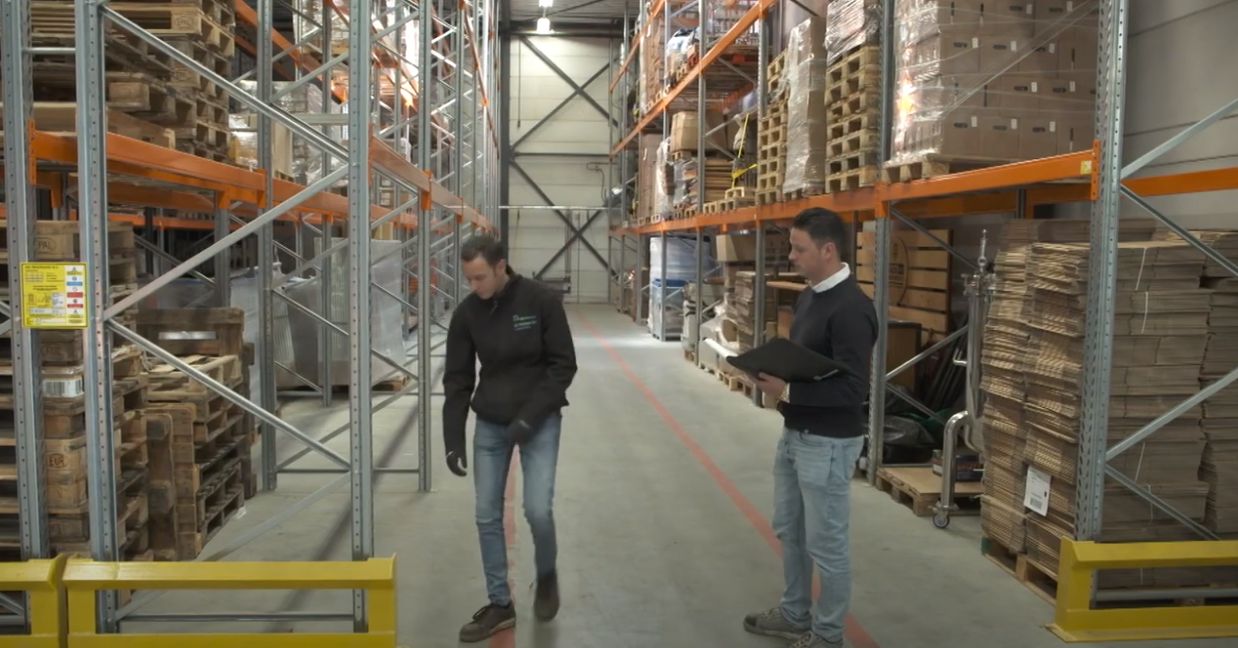 Stellingen keuren magazijn